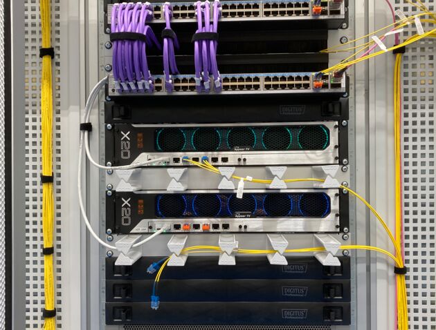 DCG Rack mit Appear TV